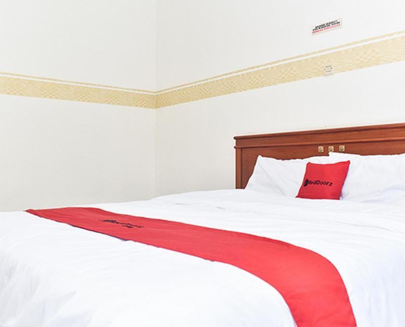 Reddoorz Near Lenmarc Mall Surabaya Pradahkalikendal Zimmer foto