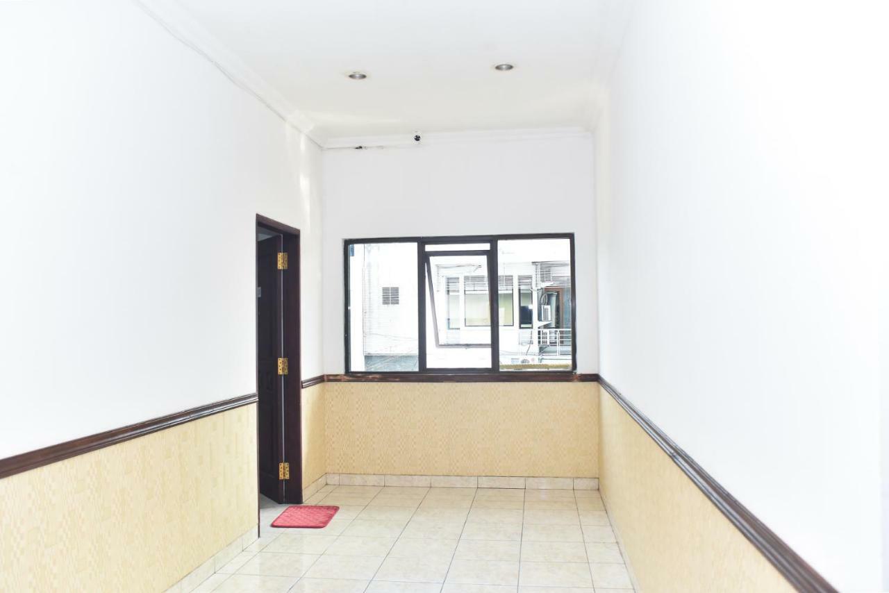 Reddoorz Near Lenmarc Mall Surabaya Pradahkalikendal Exterior foto